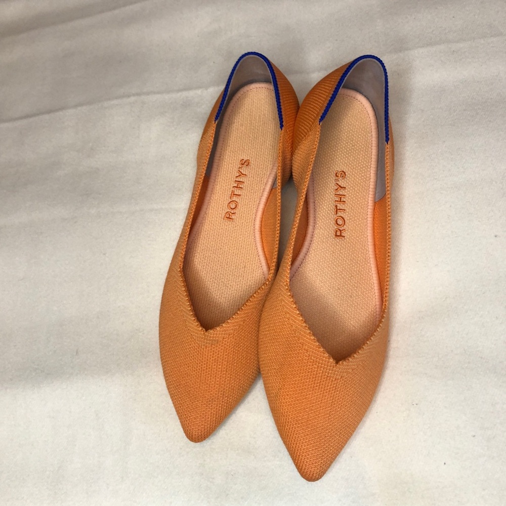 Rothy's the Pointy in tangerine. 7W EUC